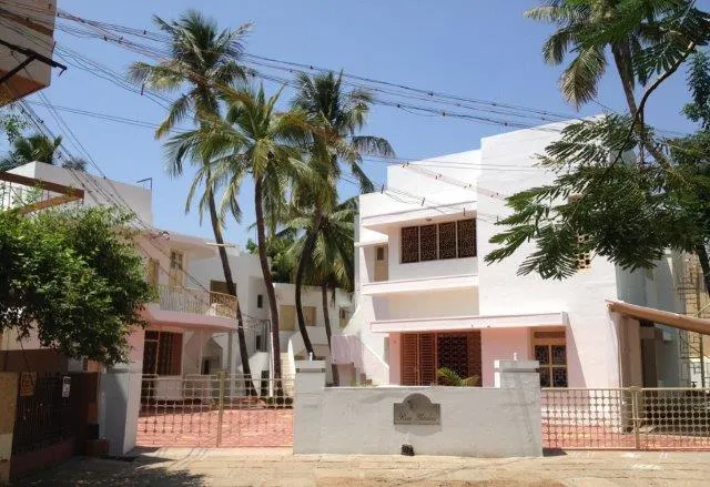 Ladies Hostel Trichy Main Building Exterior From Thillai Nagar Main Road